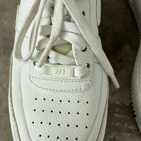 Nike Off-White Sneakers - Picture 2 of 9